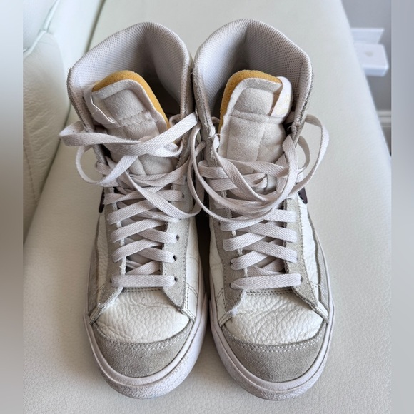 Nike High Neck Sneakers in sz. 8 - Picture 3 of 10